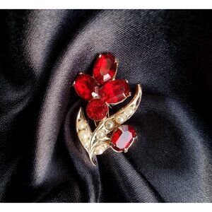 Rare Find Vintage CORO Signed Tiny Red Rhinestones Gold Tone Faux Pearls Brooch